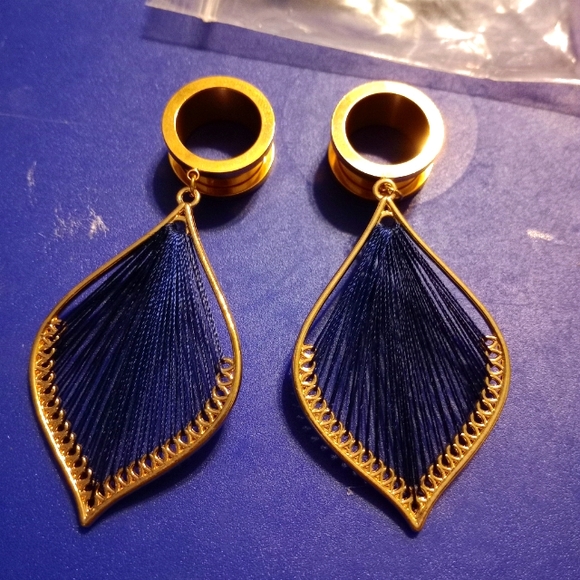 GORGEOUS GOLD BLUE THREAD SCREW BACK TUNNEL DANGLERS - Picture 1 of 5